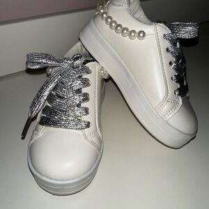 Lola + The Boys White Sneakers with Silver Glitter Laces toddler size 8